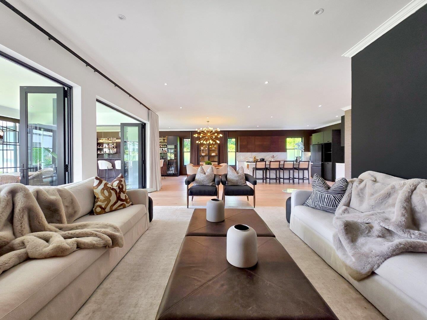 4 Bedroom House For Sale in Constantia, photo 6