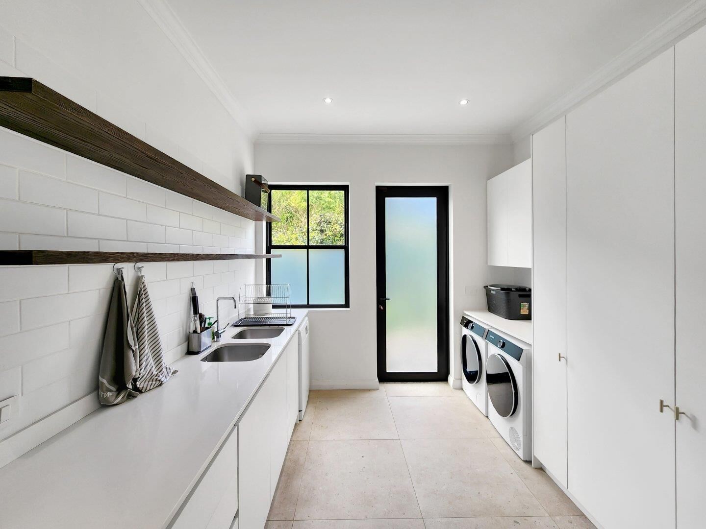 4 Bedroom House For Sale in Constantia, photo 9