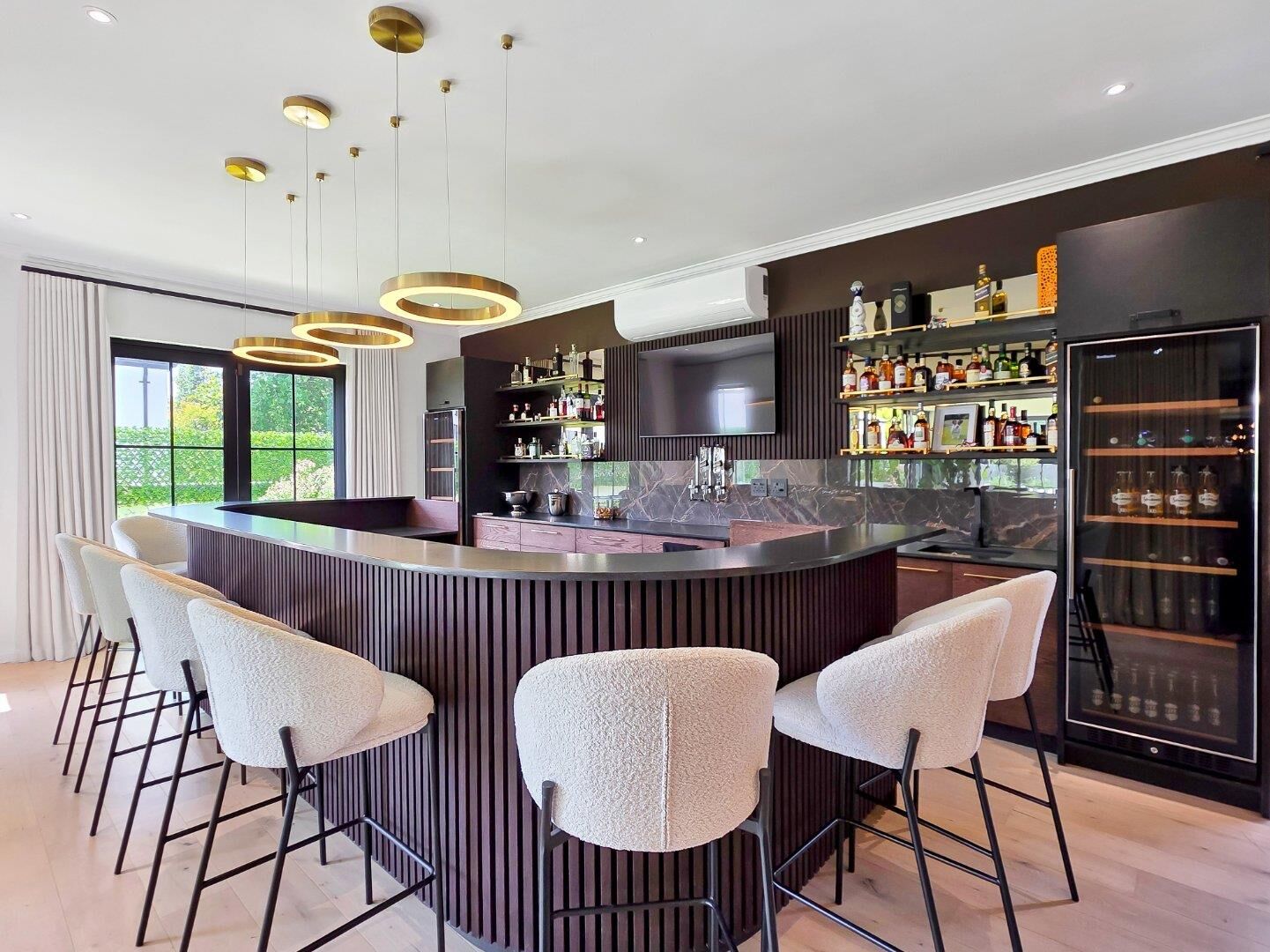 4 Bedroom House For Sale in Constantia, photo 11