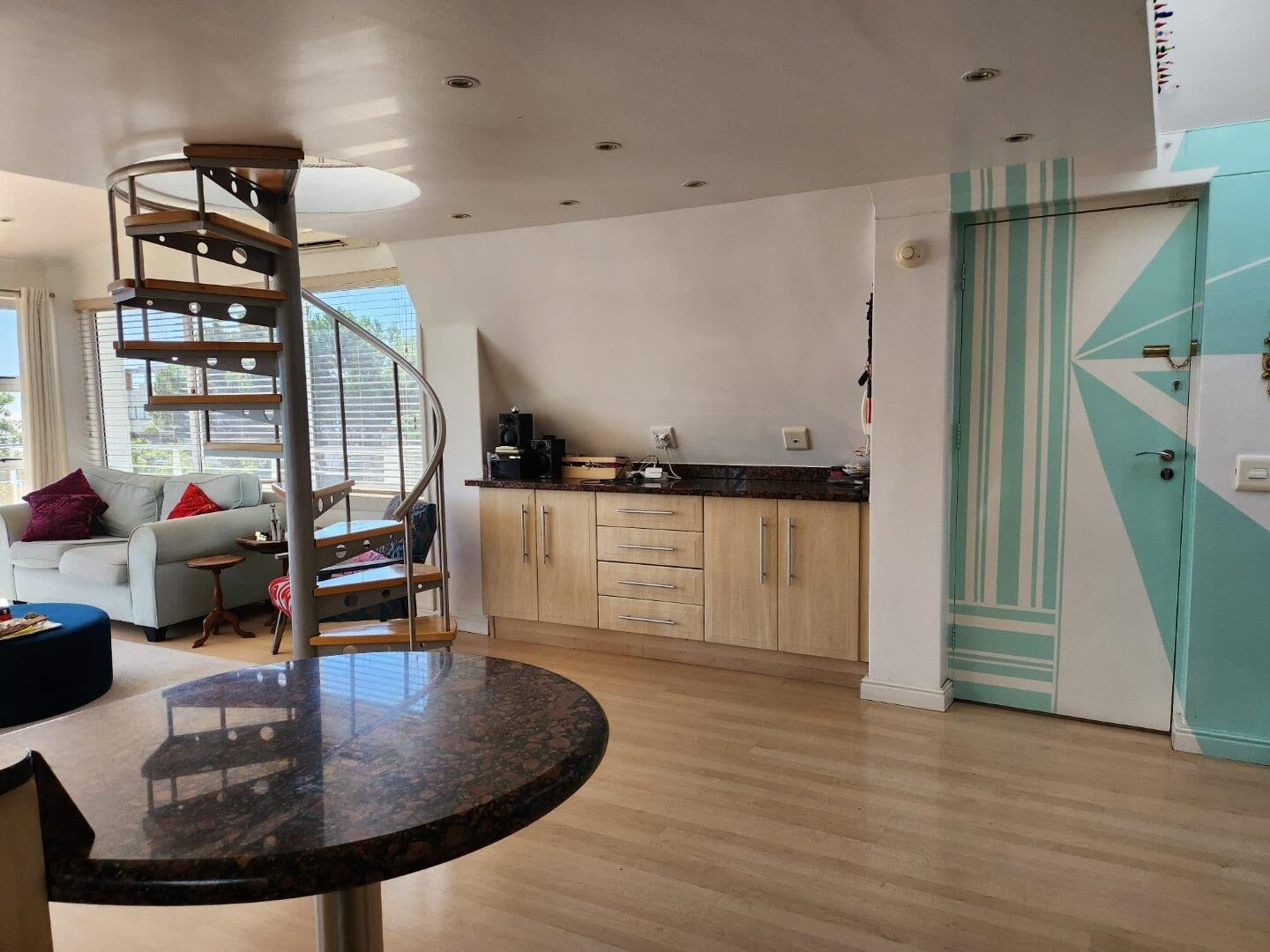 2 Bedroom Apartment To Let in Sea Point, photo 9