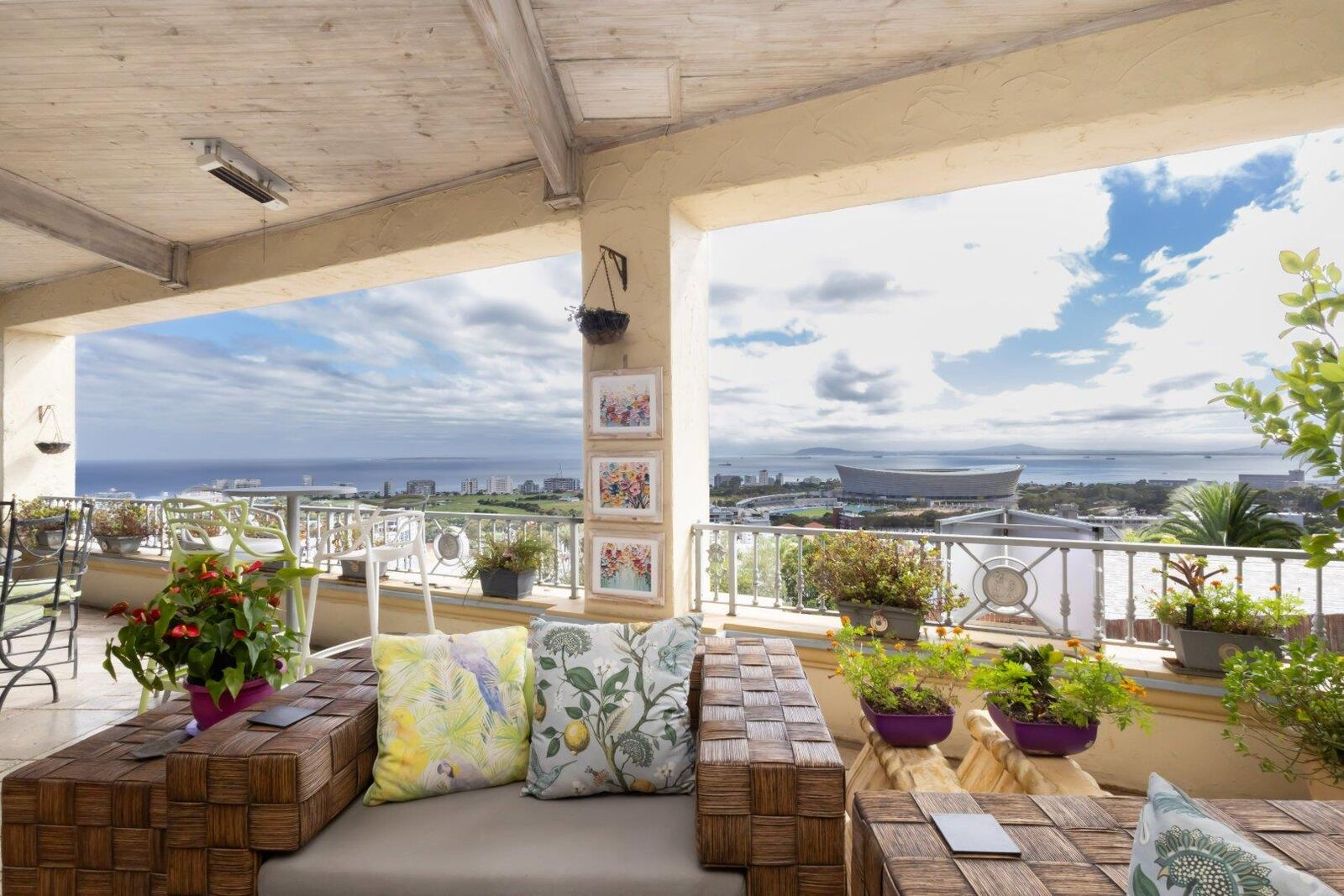 3 Bedroom House For Sale in Green Point, photo 3
