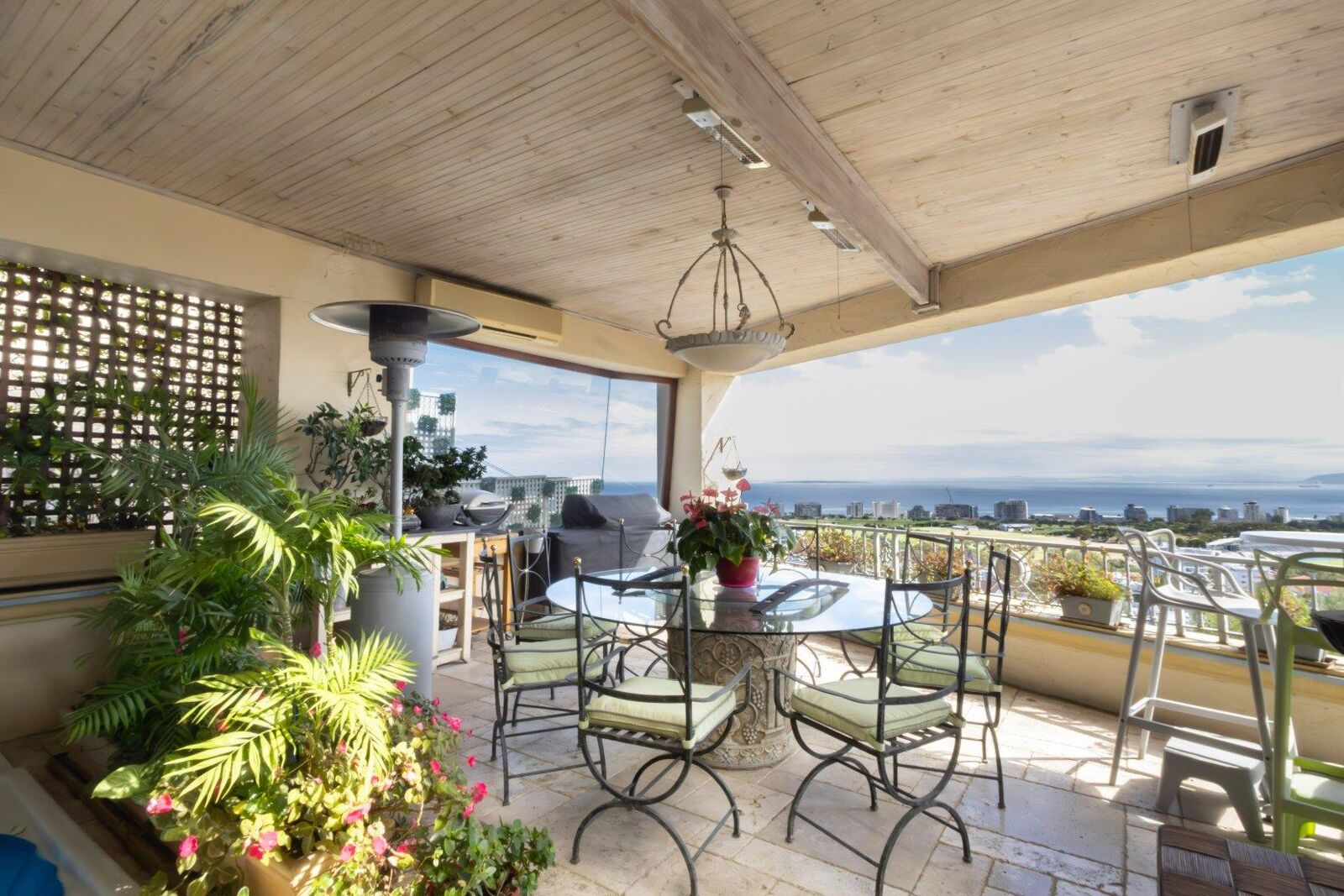 3 Bedroom House For Sale in Green Point, photo 6