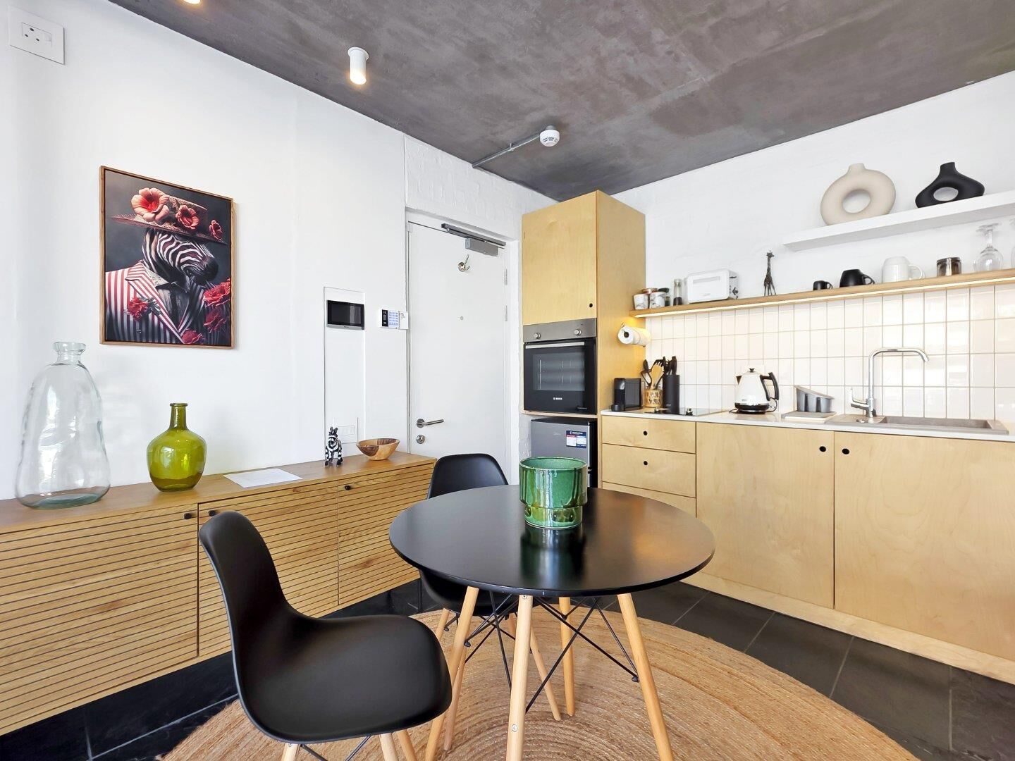 0.5 Bedroom Apartment For Sale in Sea Point, photo 4