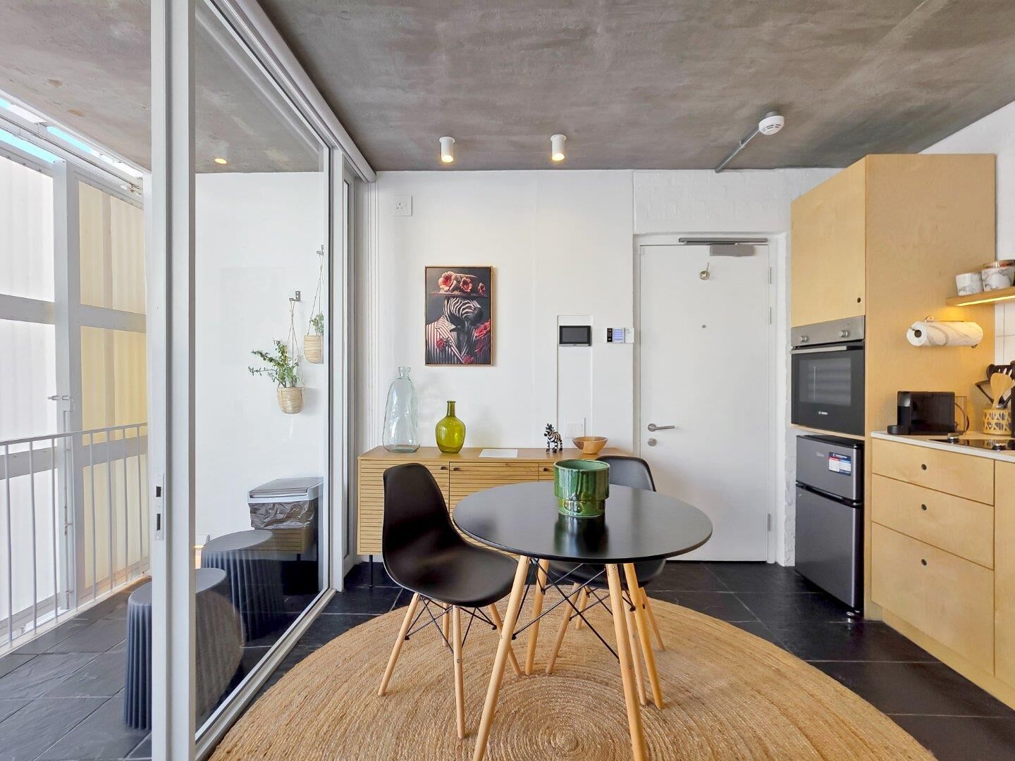 0.5 Bedroom Apartment For Sale in Sea Point, photo 6