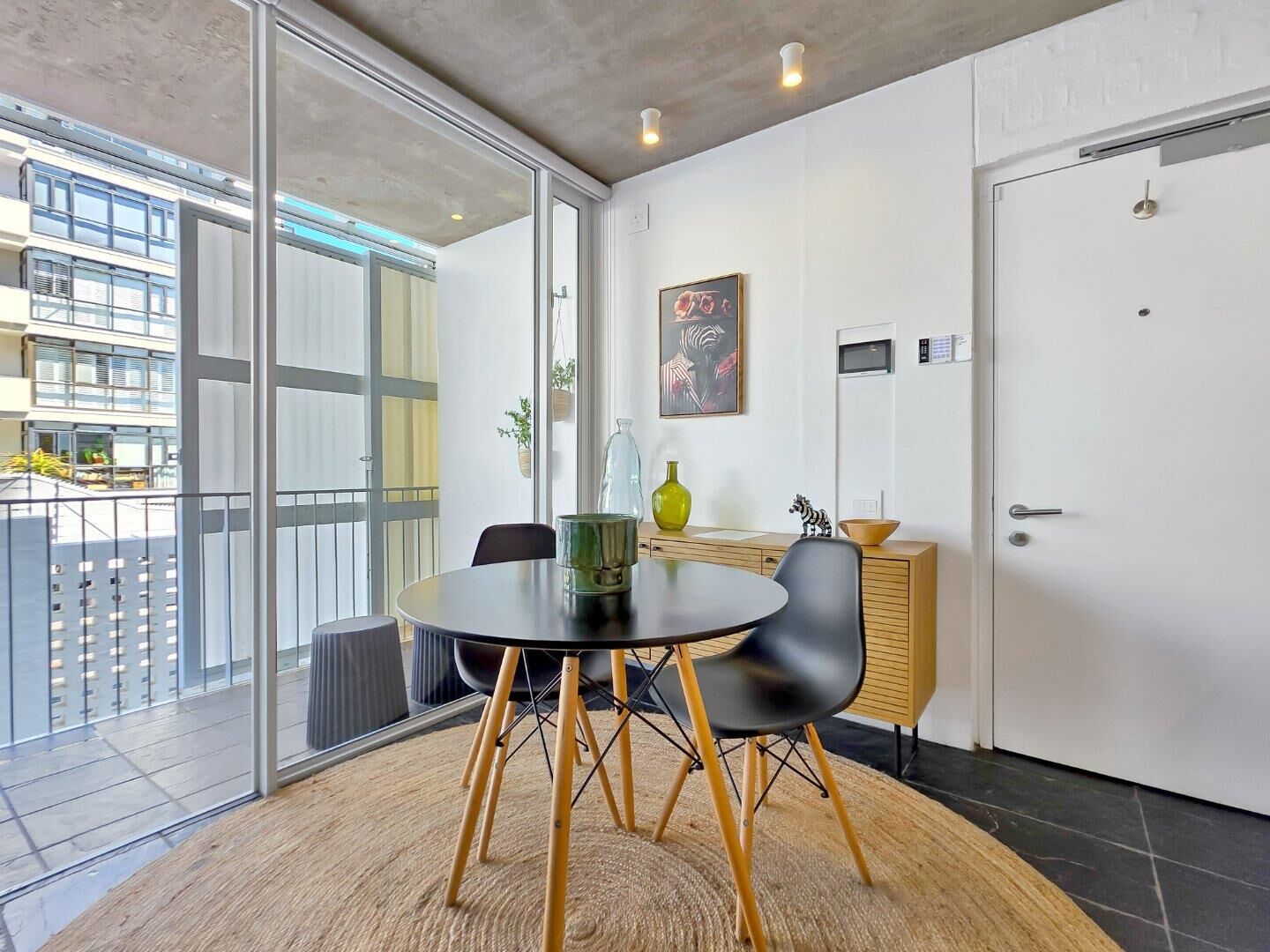 0.5 Bedroom Apartment For Sale in Sea Point, photo 7