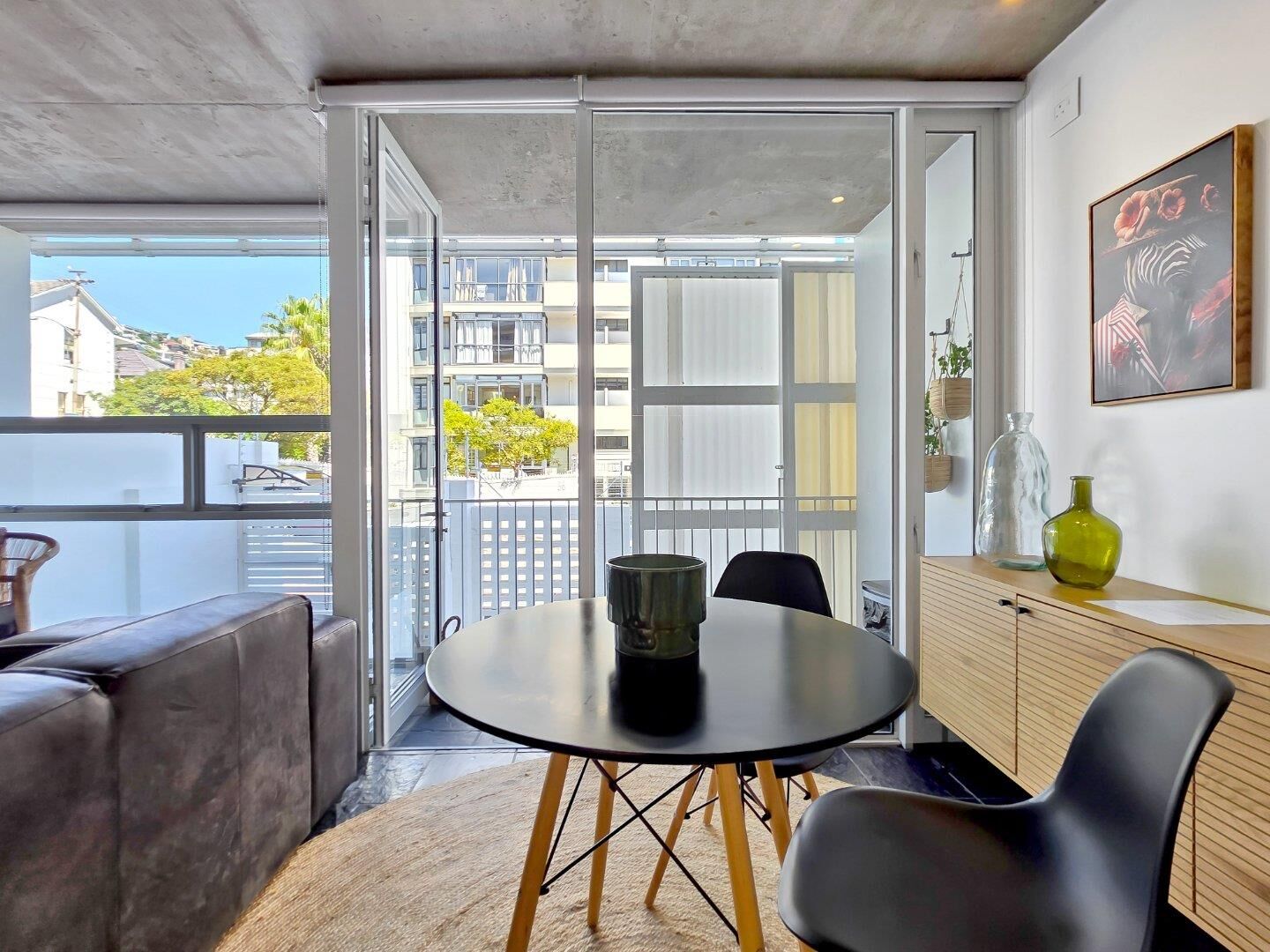 0.5 Bedroom Apartment For Sale in Sea Point, photo 8