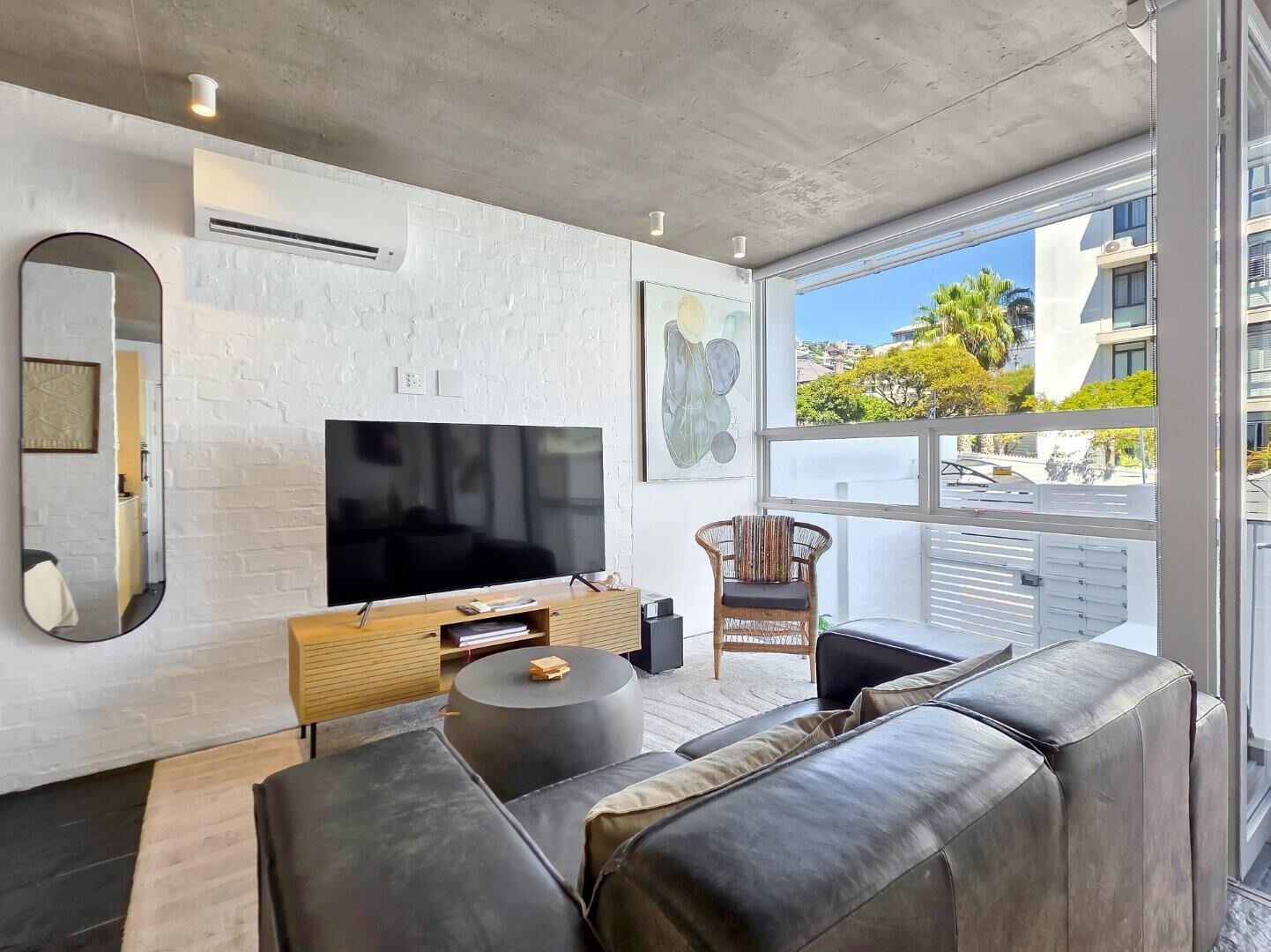 0.5 Bedroom Apartment For Sale in Sea Point, photo 10