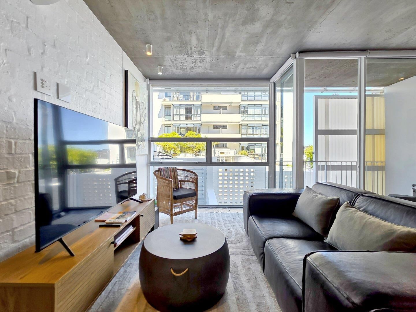 0.5 Bedroom Apartment For Sale in Sea Point, photo 11