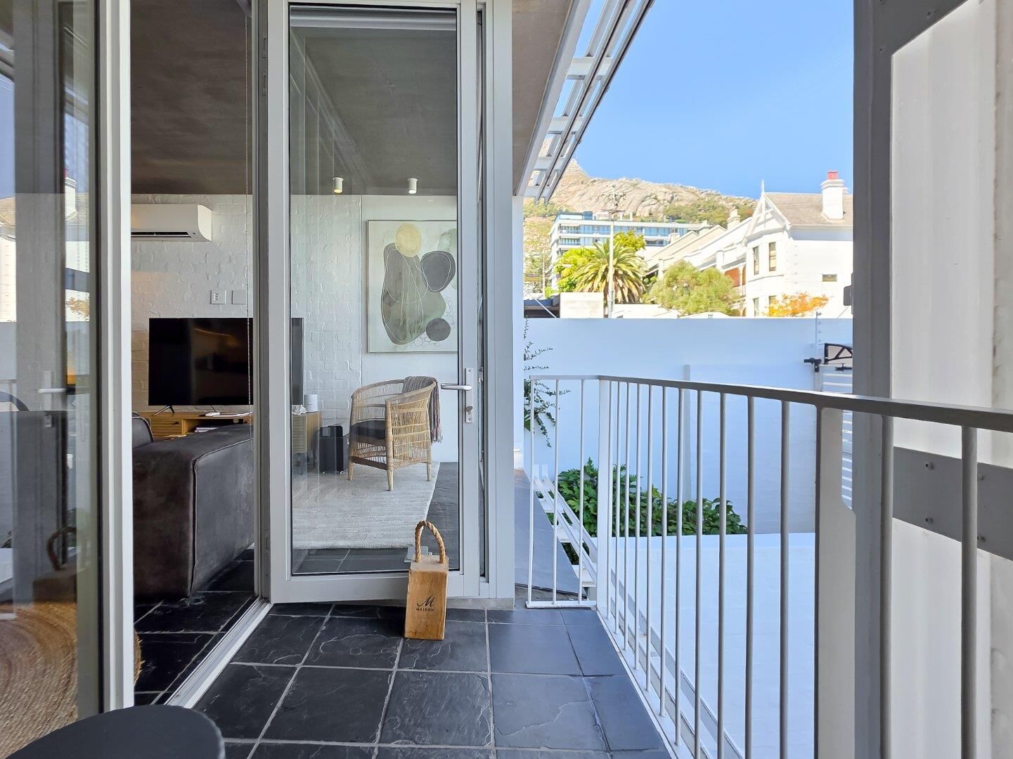 0.5 Bedroom Apartment For Sale in Sea Point, photo 12