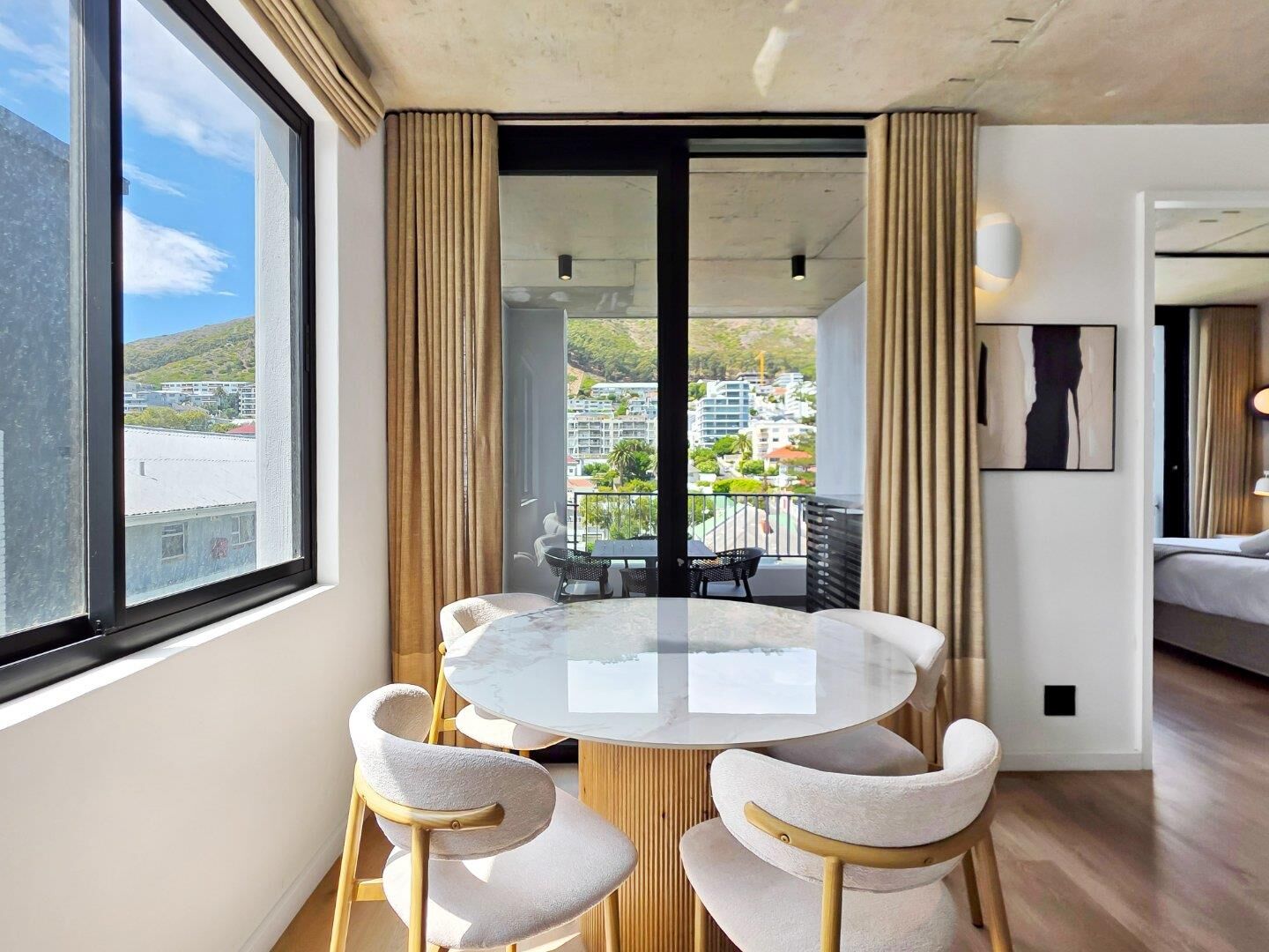 2 Bedroom Apartment For Sale in Sea Point, photo 10