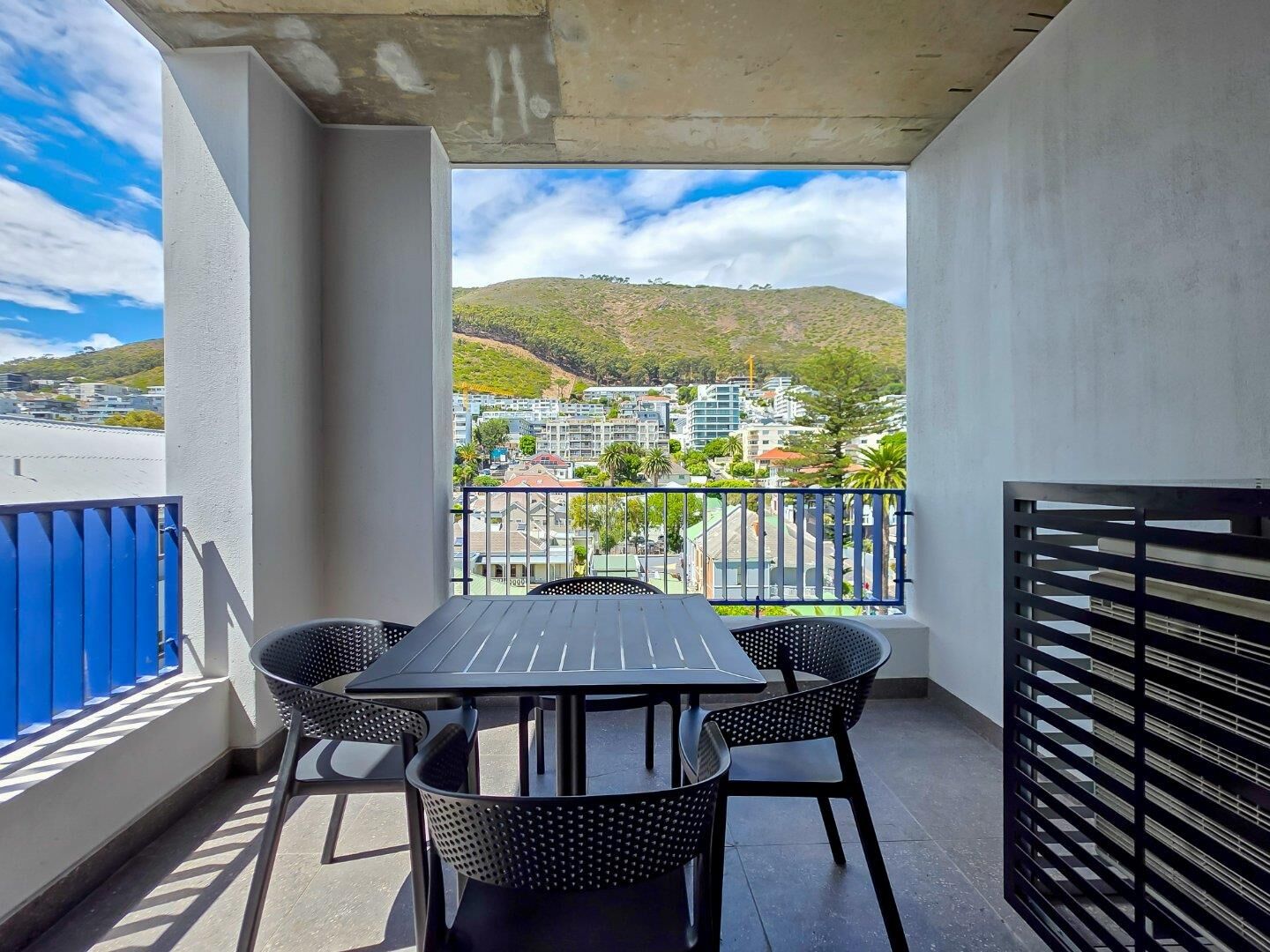 2 Bedroom Apartment For Sale in Sea Point, photo 12