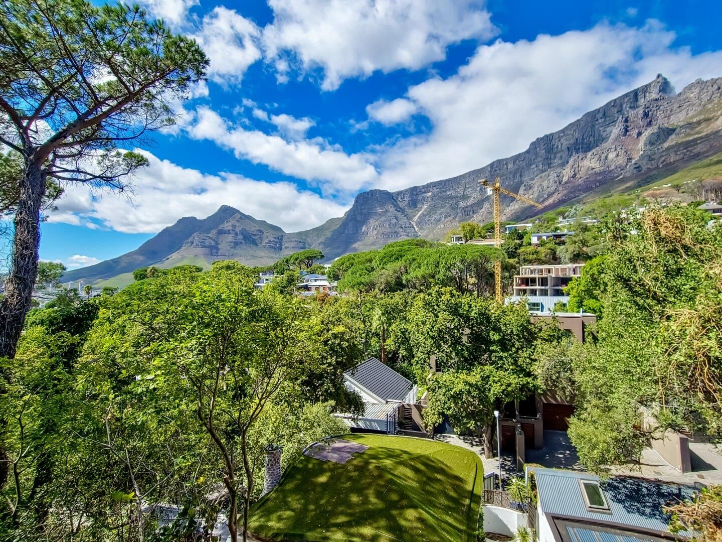 3 Bedroom Penthouse For Sale in Higgovale, photo 5