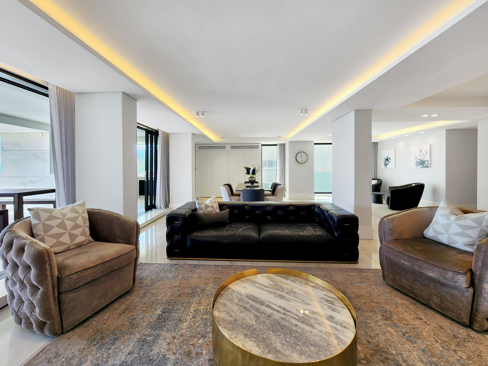 5 Bedroom Apartment For Sale in Bantry Bay, photo 5