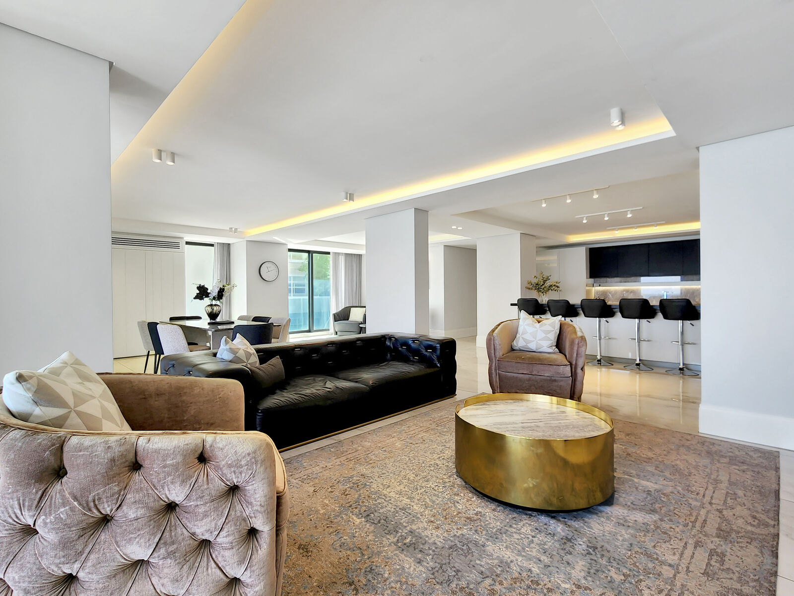 5 Bedroom Apartment For Sale in Bantry Bay, photo 6