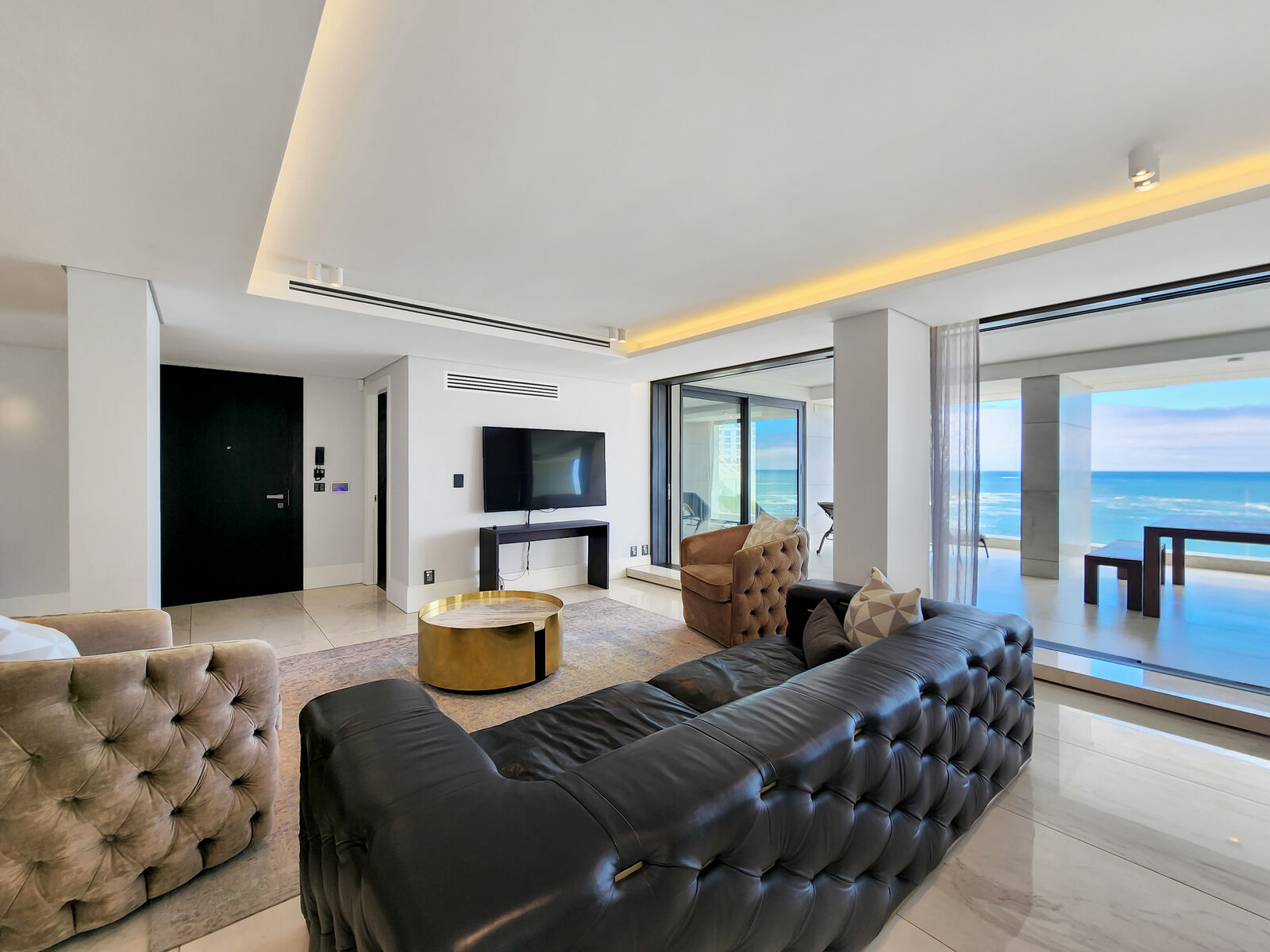 5 Bedroom Apartment For Sale in Bantry Bay, photo 7