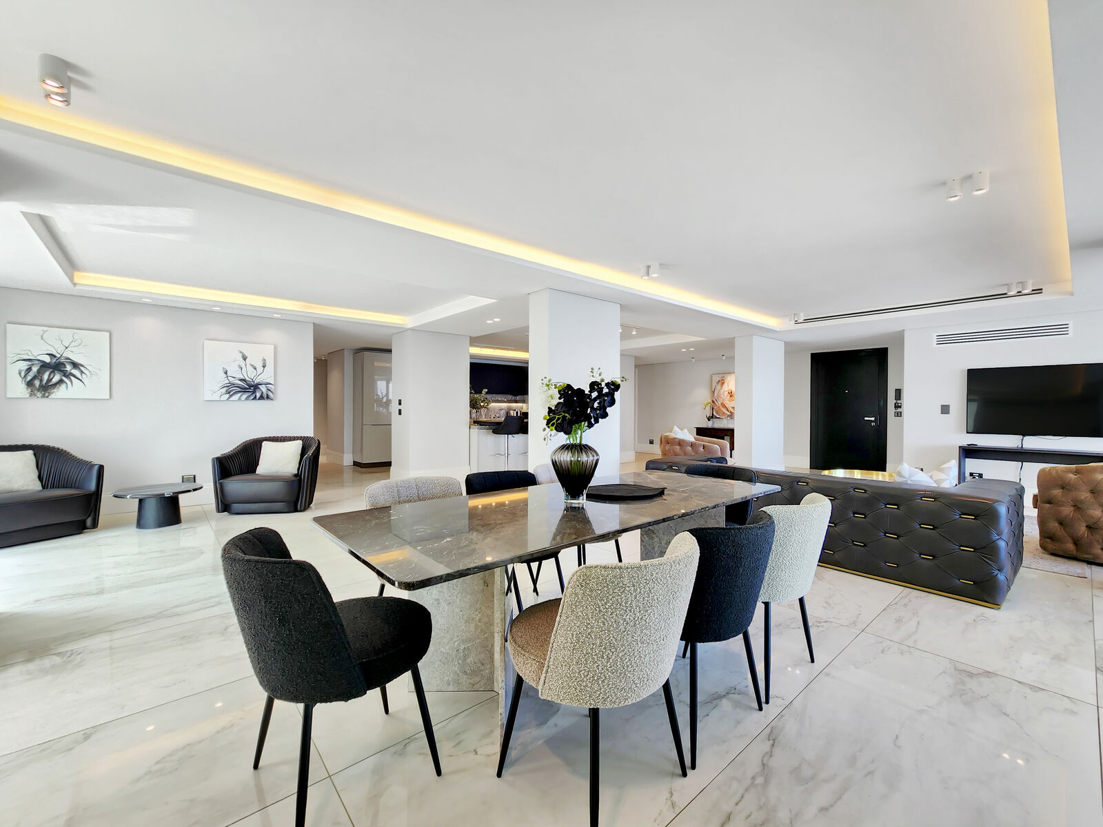5 Bedroom Apartment For Sale in Bantry Bay, photo 9