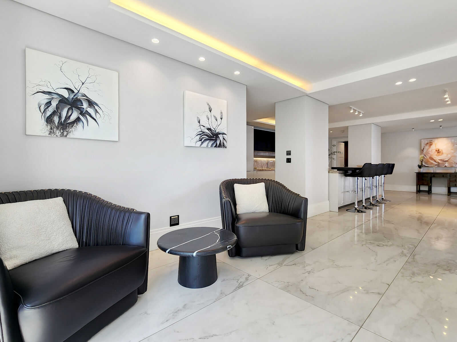 5 Bedroom Apartment For Sale in Bantry Bay, photo 10