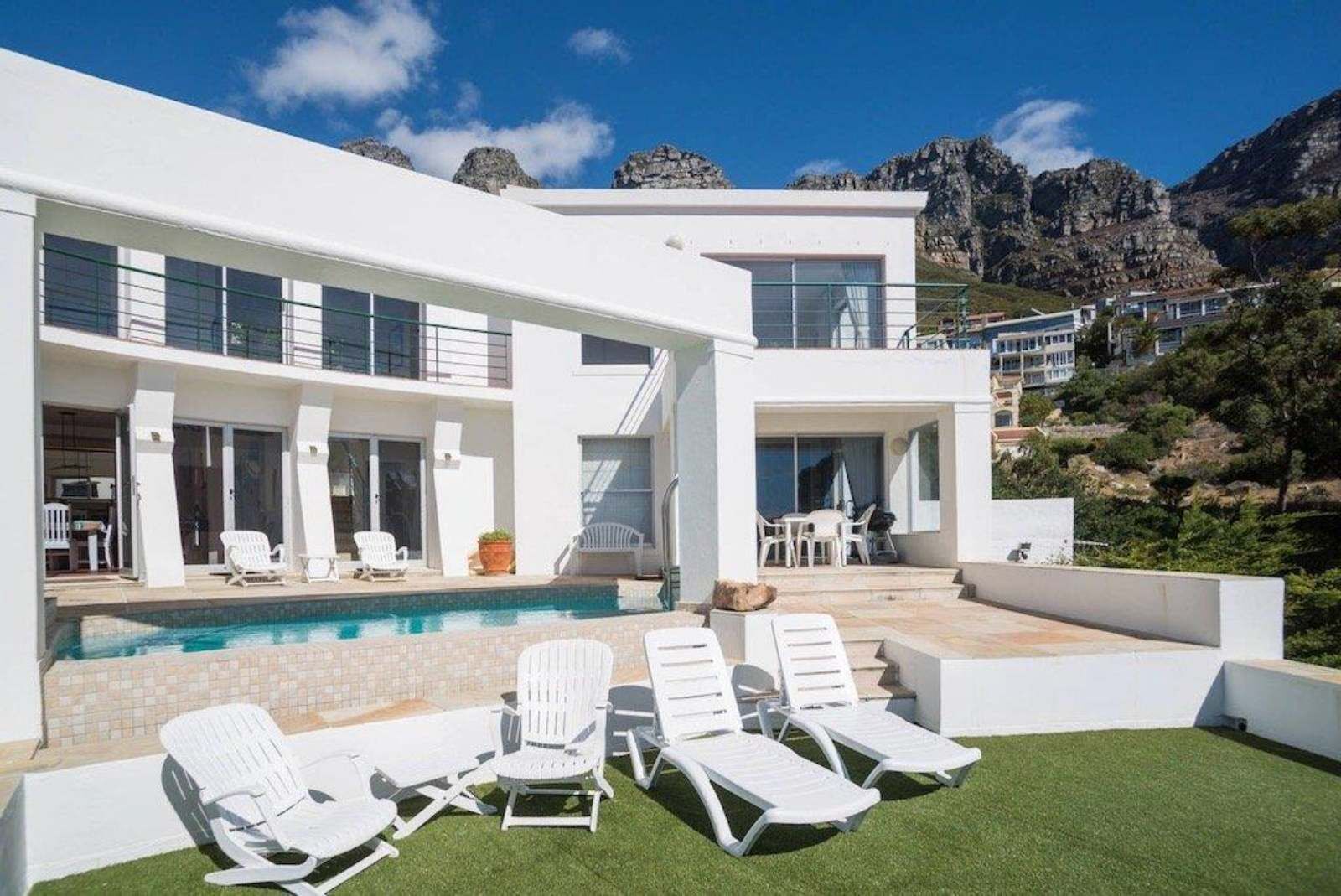 4 Bedroom House To Let in Camps Bay, photo 3