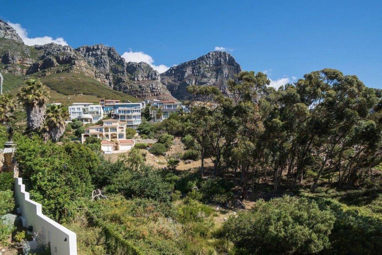 4 Bedroom House To Let in Camps Bay, photo 9