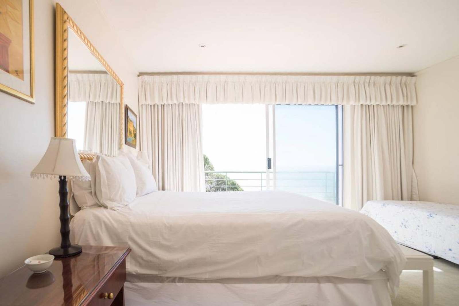 4 Bedroom House To Let in Camps Bay, photo 10