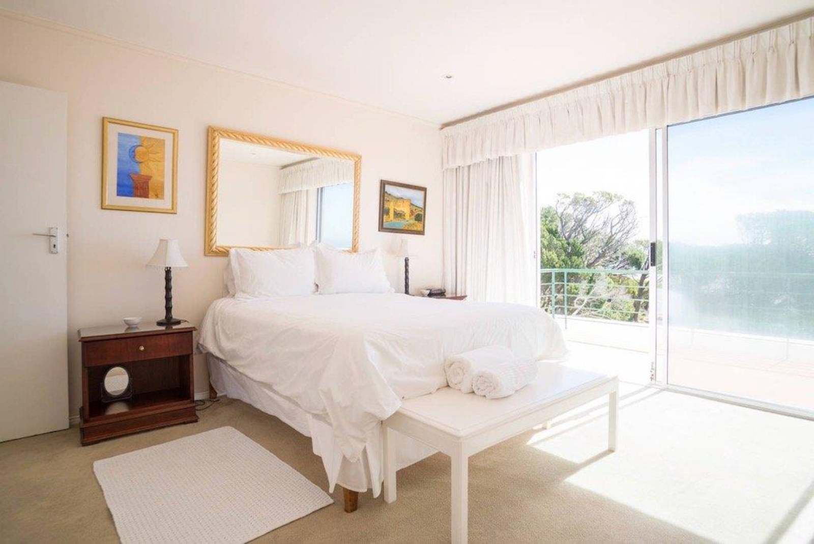 4 Bedroom House To Let in Camps Bay, photo 11