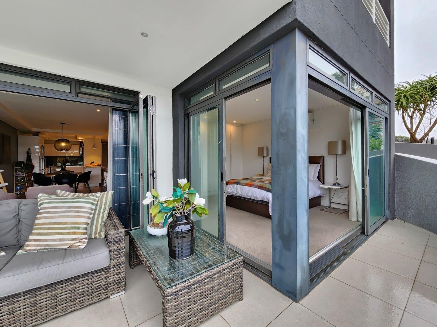 2 Bedroom Apartment For Sale in Sea Point, photo 4