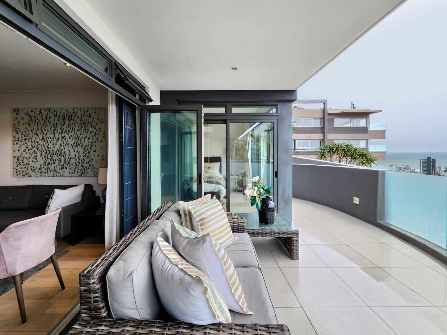 2 Bedroom Apartment For Sale in Sea Point, photo 5