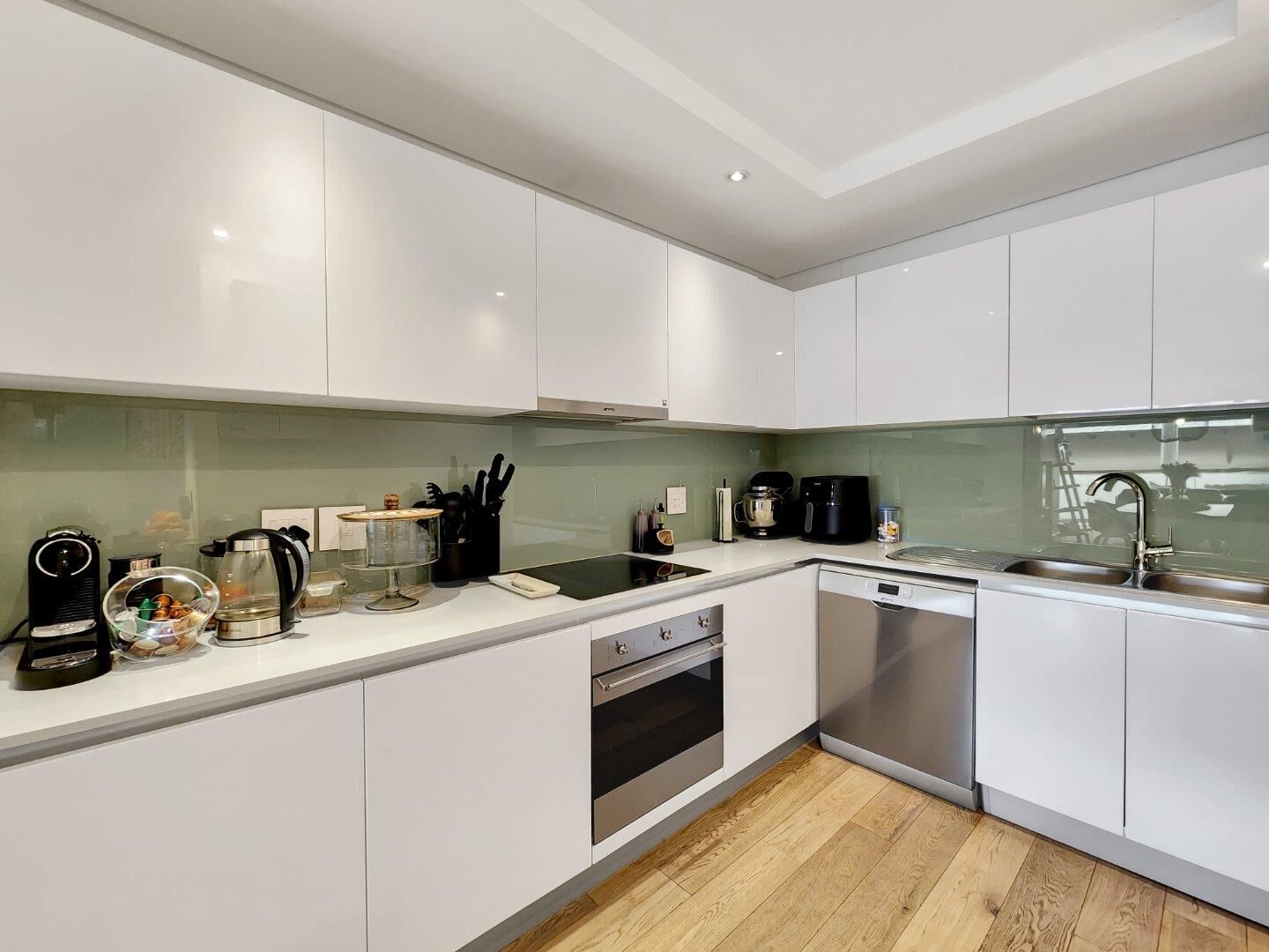 2 Bedroom Apartment For Sale in Sea Point, photo 12