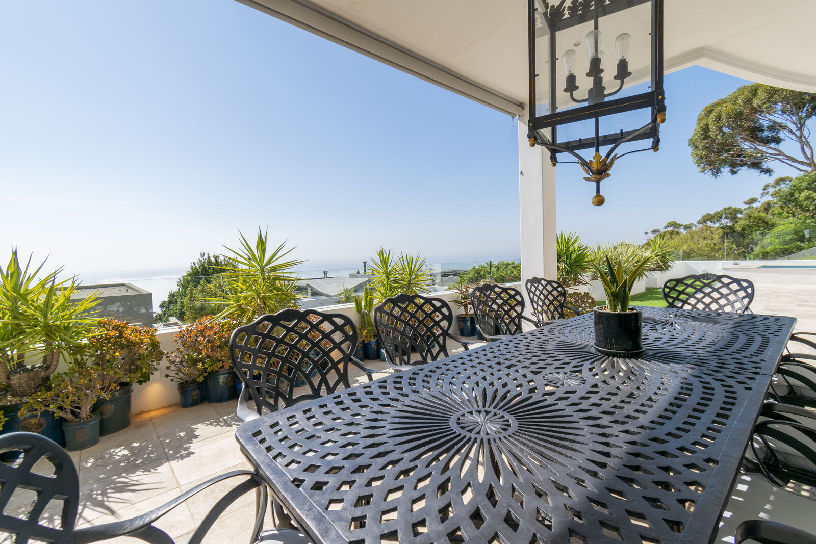 2 Bedroom Apartment For Sale in Bantry Bay, photo 2