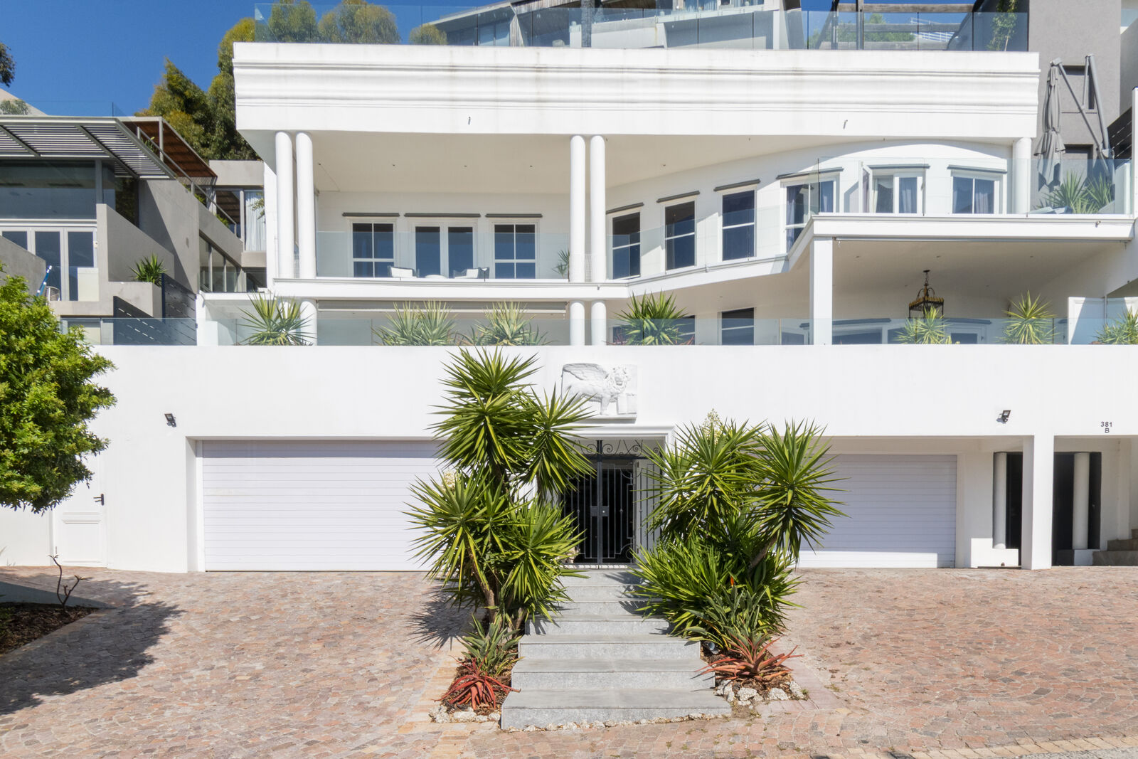 2 Bedroom Apartment For Sale in Bantry Bay, photo 3