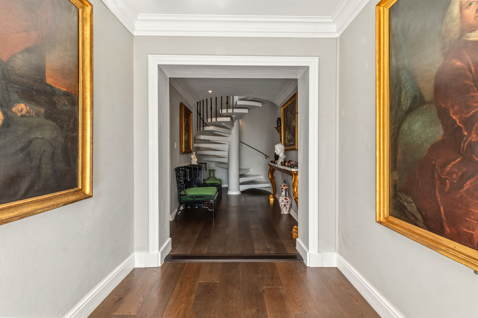 2 Bedroom Apartment For Sale in Bantry Bay, photo 5