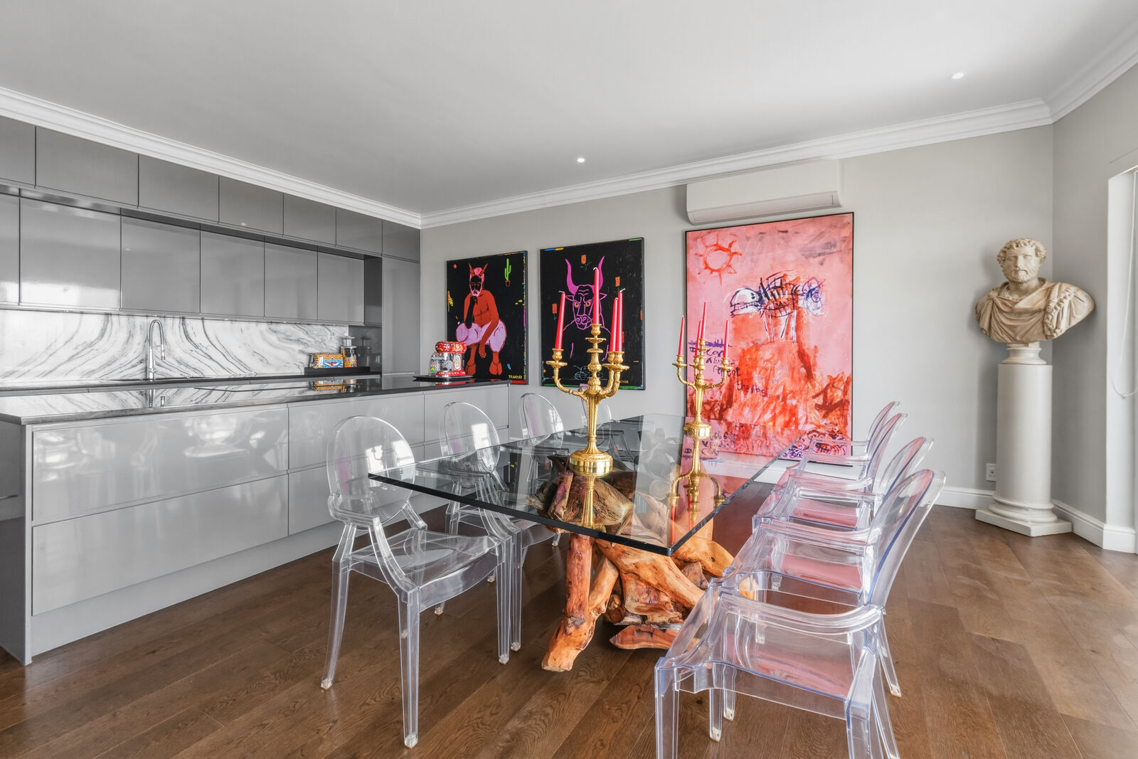 2 Bedroom Apartment For Sale in Bantry Bay, photo 8
