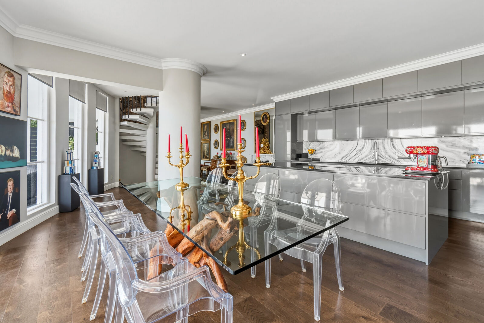 2 Bedroom Apartment For Sale in Bantry Bay, photo 9