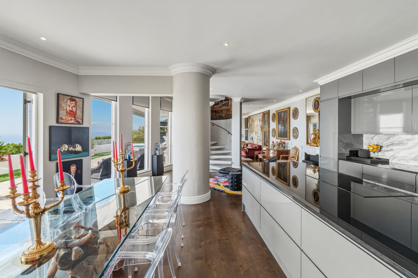 2 Bedroom Apartment For Sale in Bantry Bay, photo 12