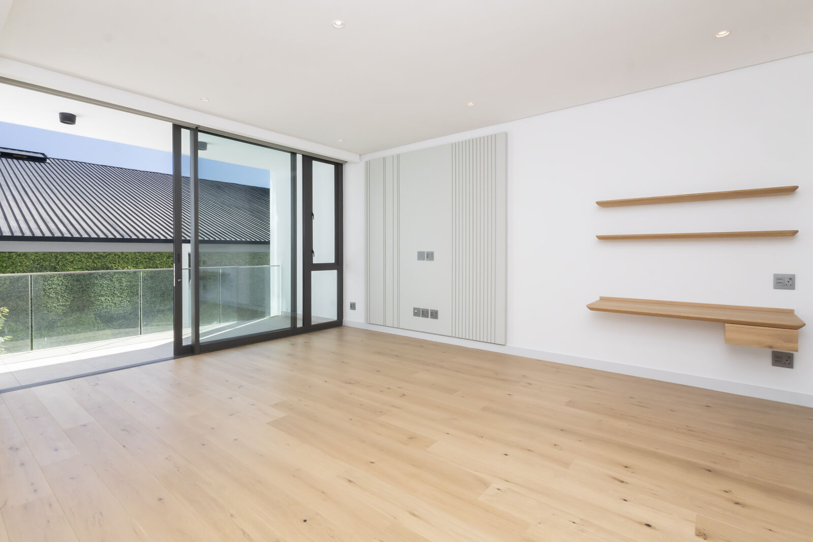 1 Bedroom Apartment For Sale in Waterfront, photo 2