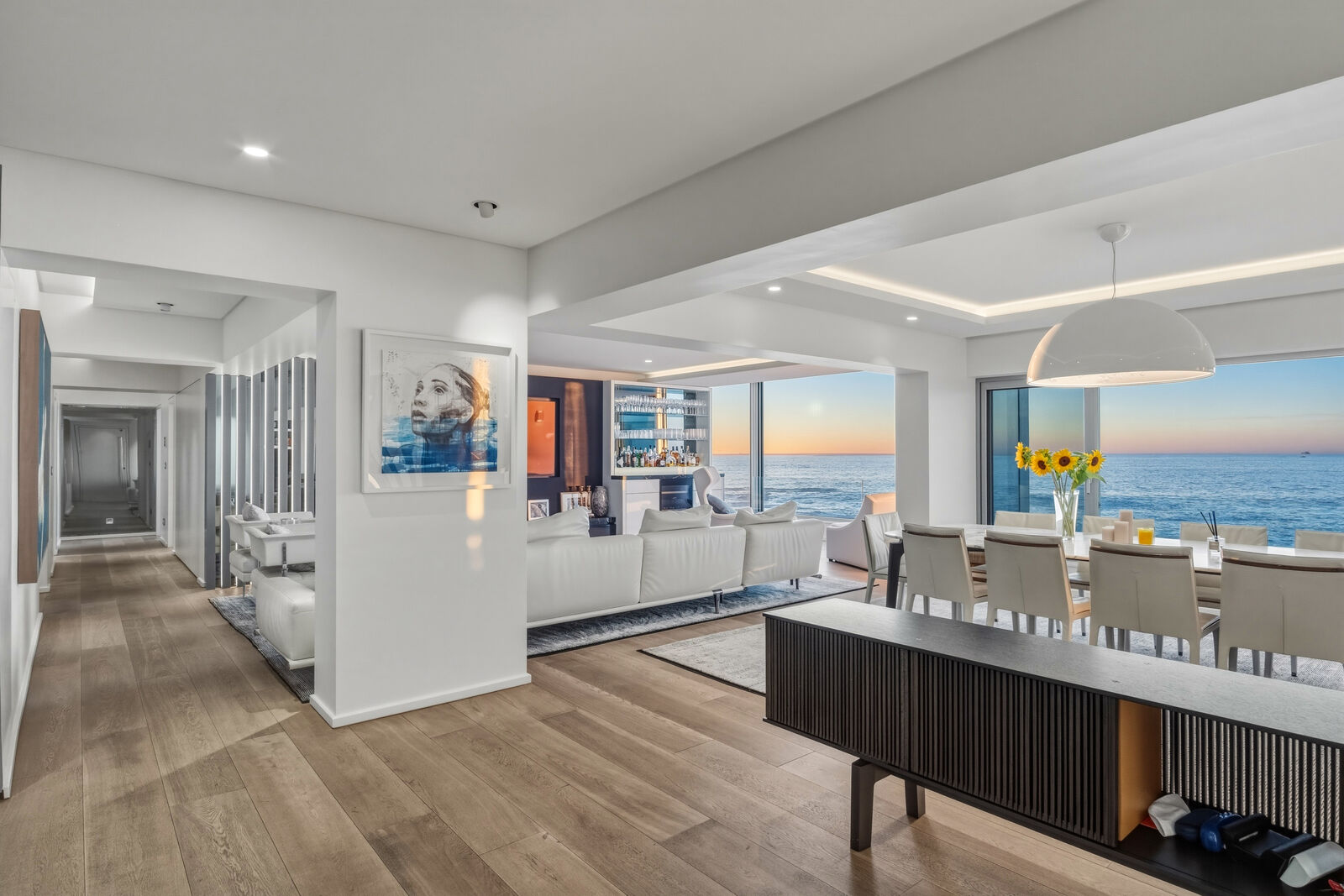 4 Bedroom Apartment For Sale in Sea Point, photo 2