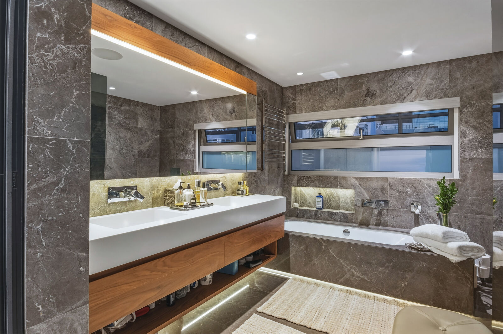 4 Bedroom Apartment For Sale in Sea Point, photo 11
