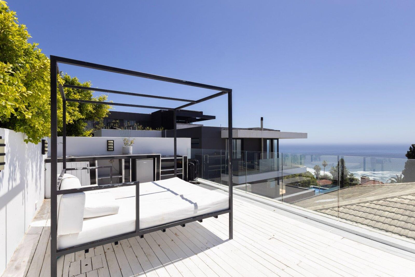 6 Bedroom House To Let in Bantry Bay, photo 6