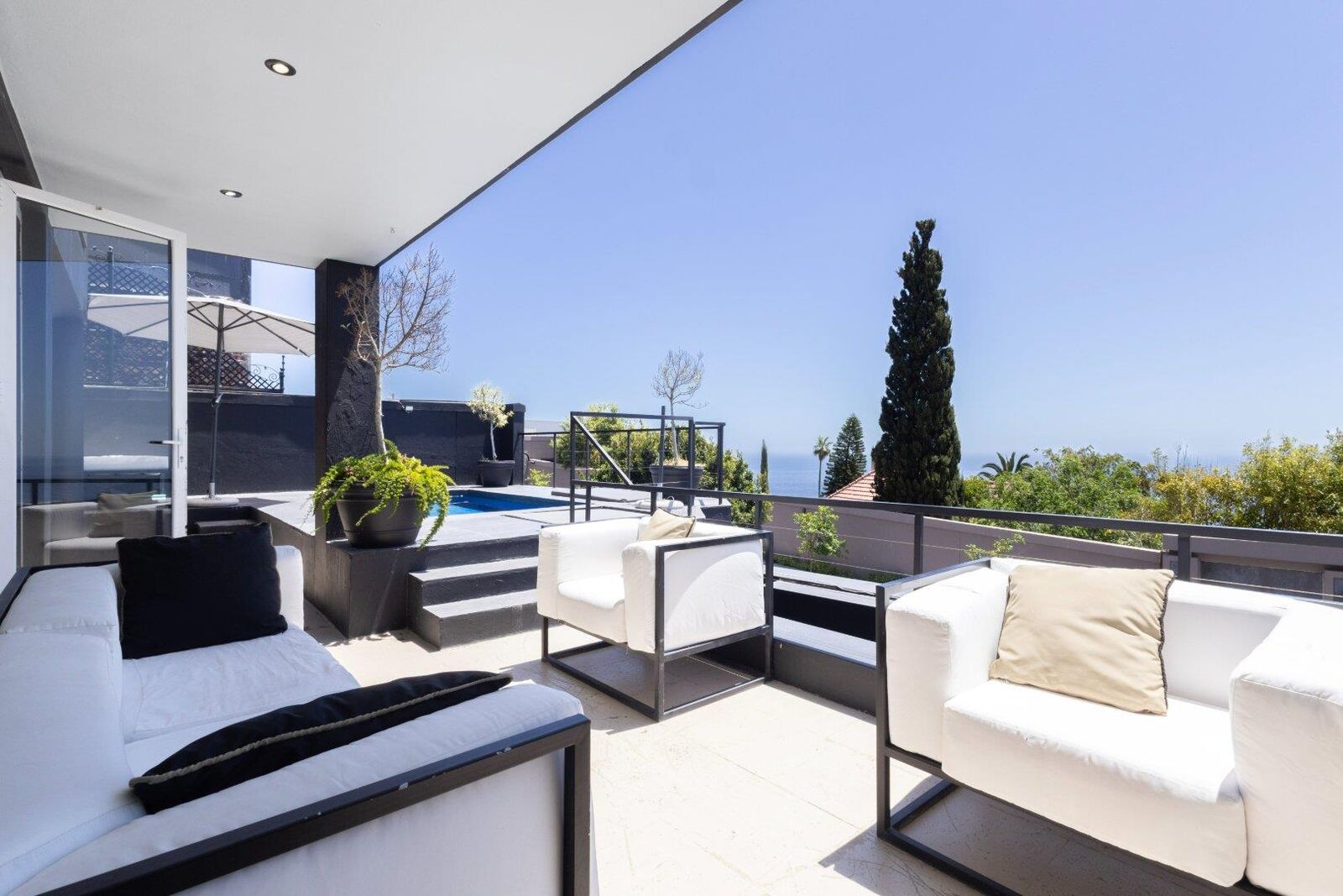 6 Bedroom House To Let in Bantry Bay, photo 9