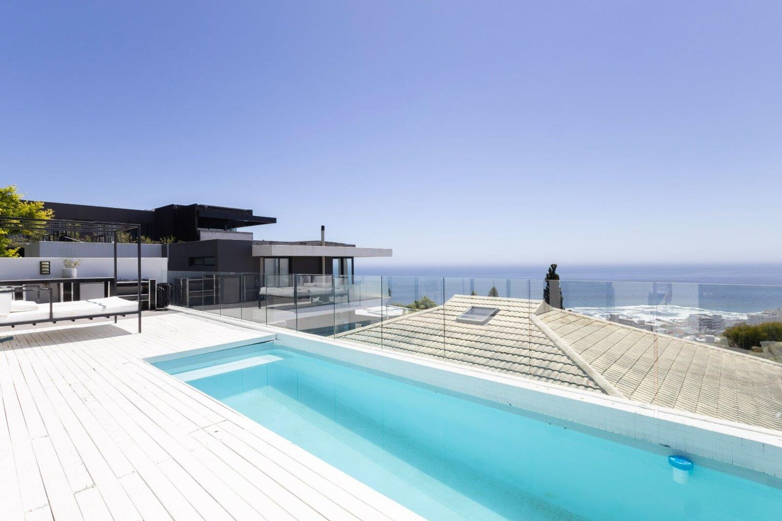6 Bedroom House To Let in Bantry Bay, photo 12