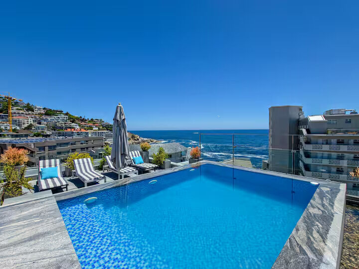 3 Bedroom Apartment For Sale in Bantry Bay, photo 2