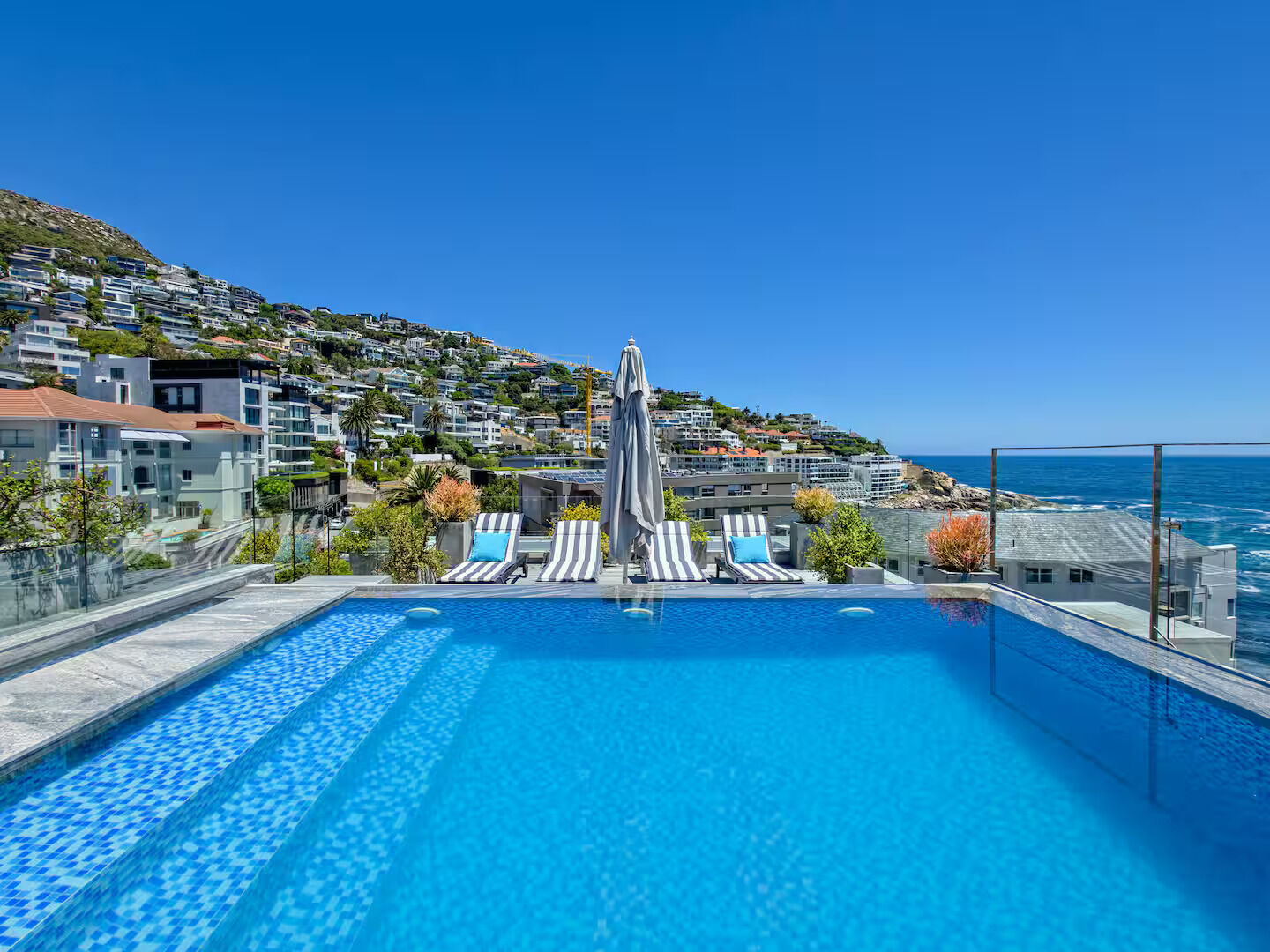 3 Bedroom Apartment For Sale in Bantry Bay, photo 5