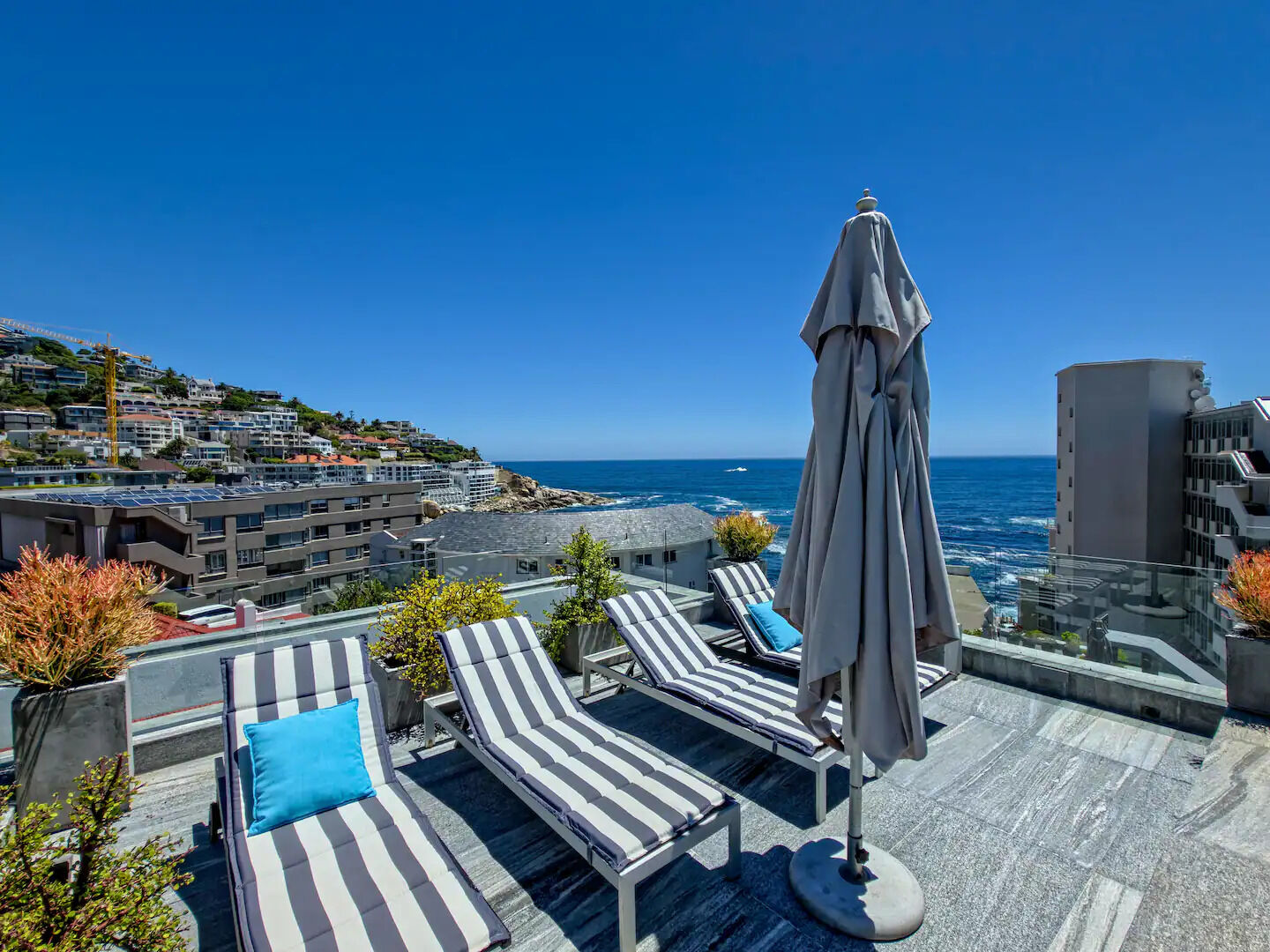 3 Bedroom Apartment For Sale in Bantry Bay, photo 6