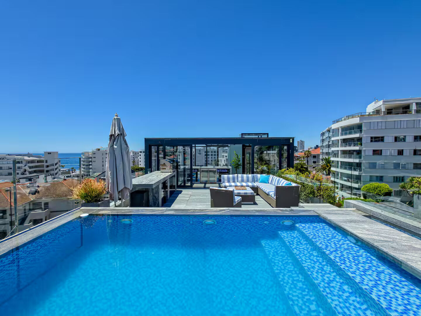 3 Bedroom Apartment For Sale in Bantry Bay, photo 7
