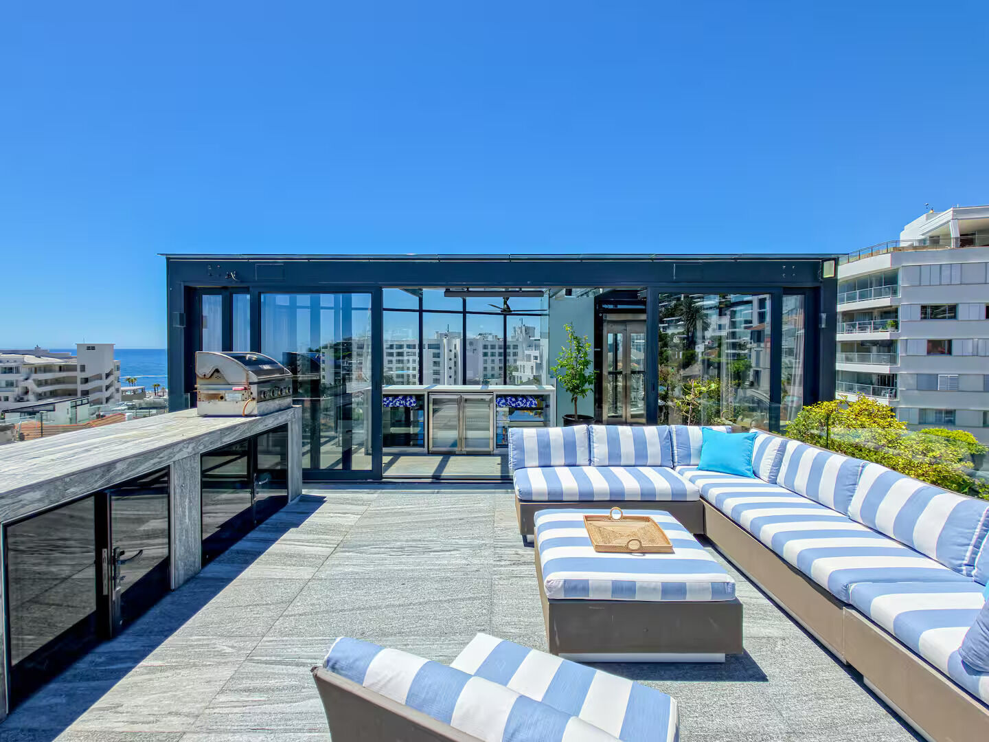 3 Bedroom Apartment For Sale in Bantry Bay, photo 8