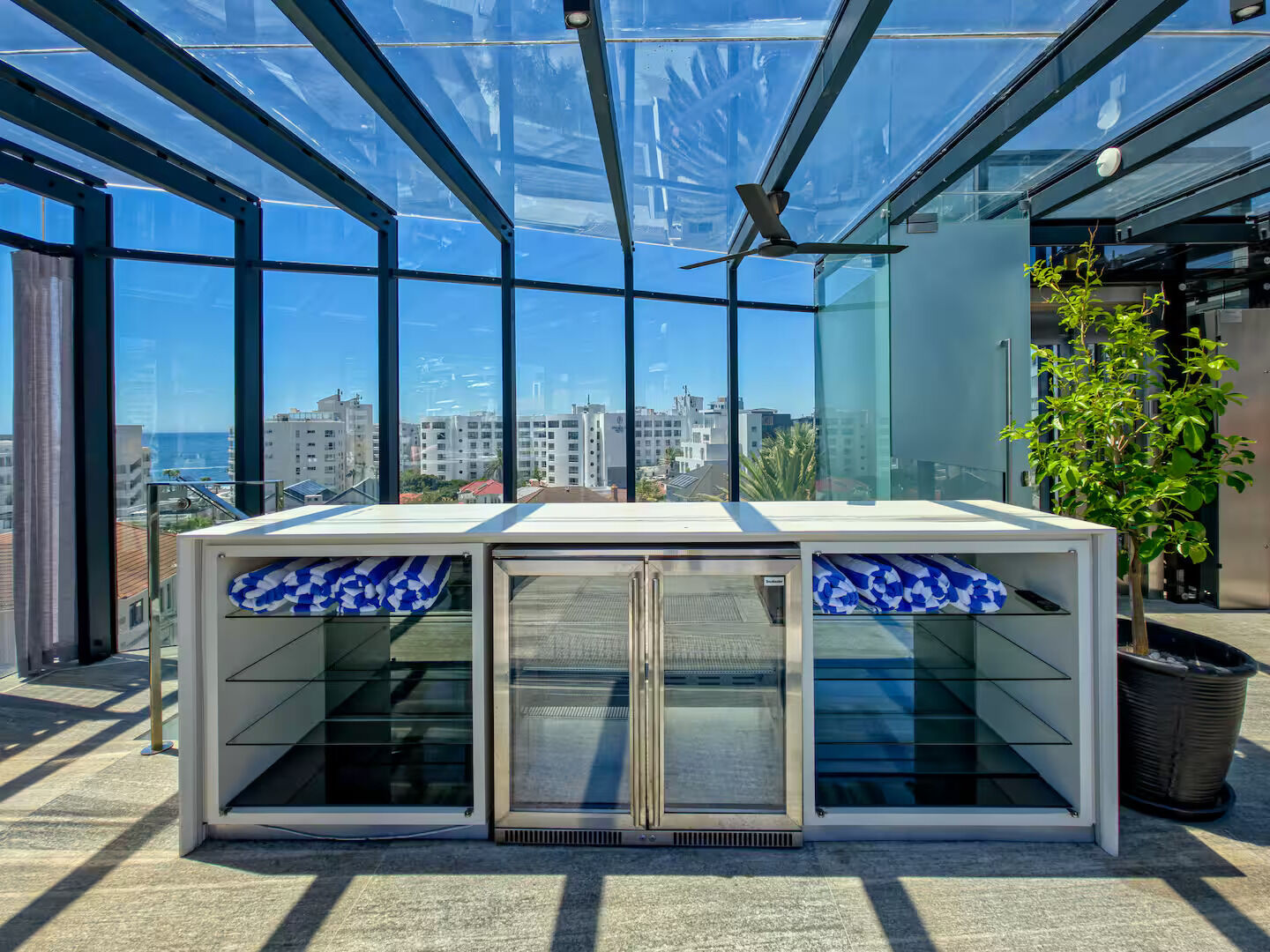 3 Bedroom Apartment For Sale in Bantry Bay, photo 9