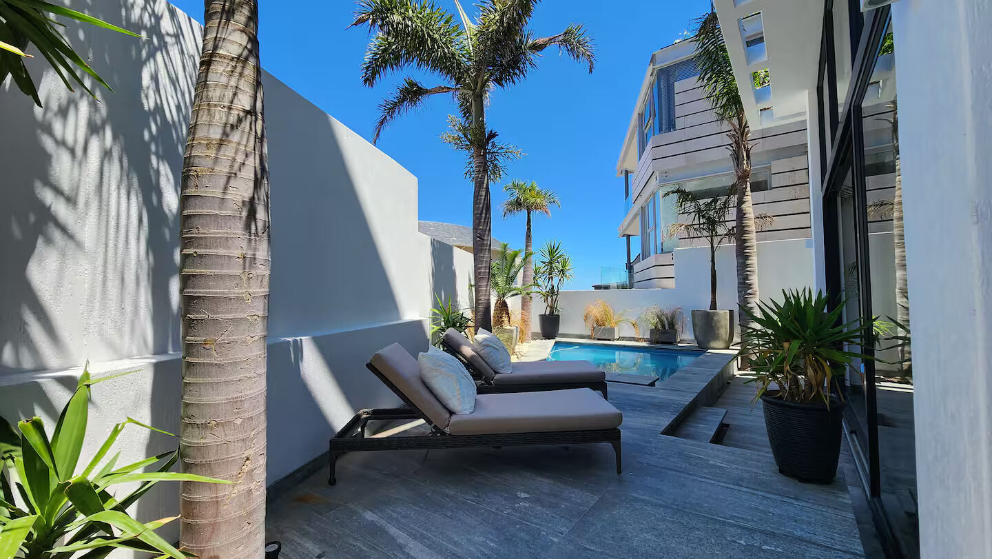 3 Bedroom Apartment For Sale in Bantry Bay