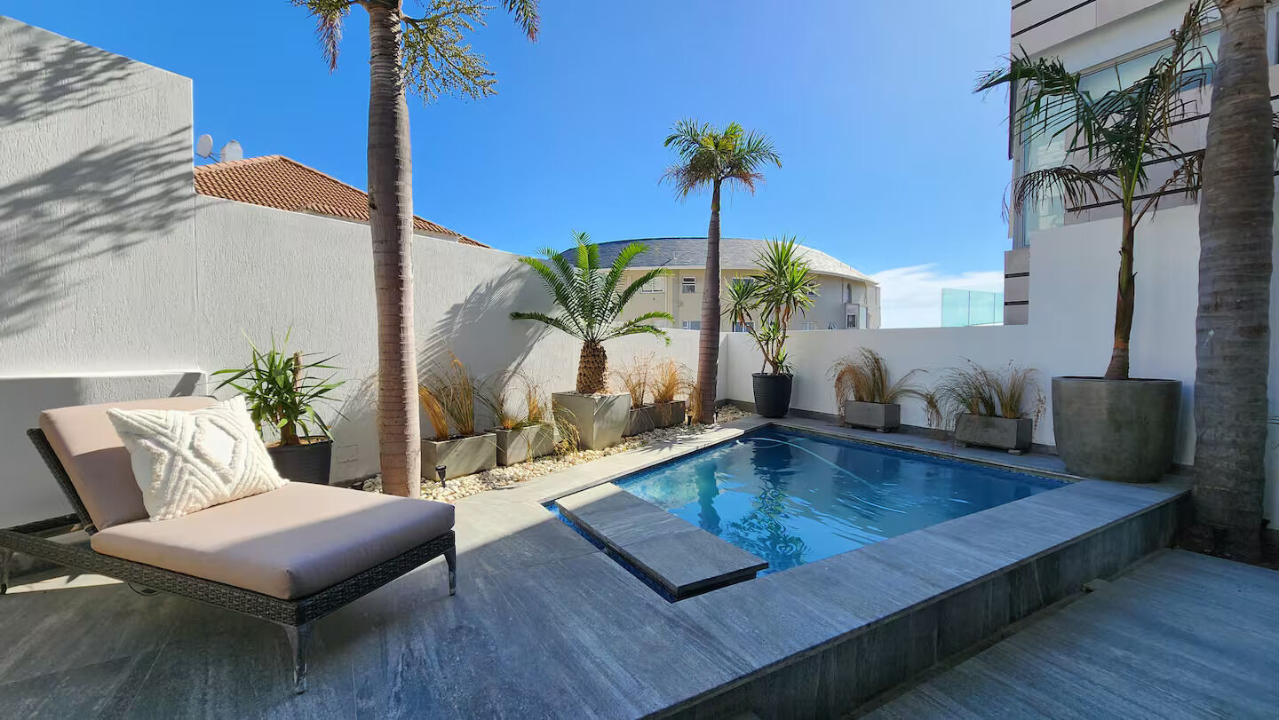3 Bedroom Apartment For Sale in Bantry Bay, photo 2