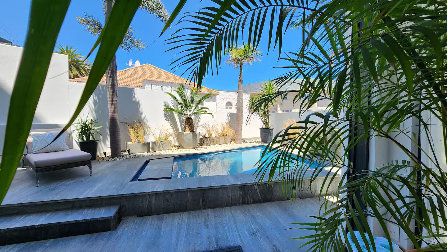 3 Bedroom Apartment For Sale in Bantry Bay, photo 3