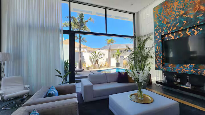 3 Bedroom Apartment For Sale in Bantry Bay, photo 5